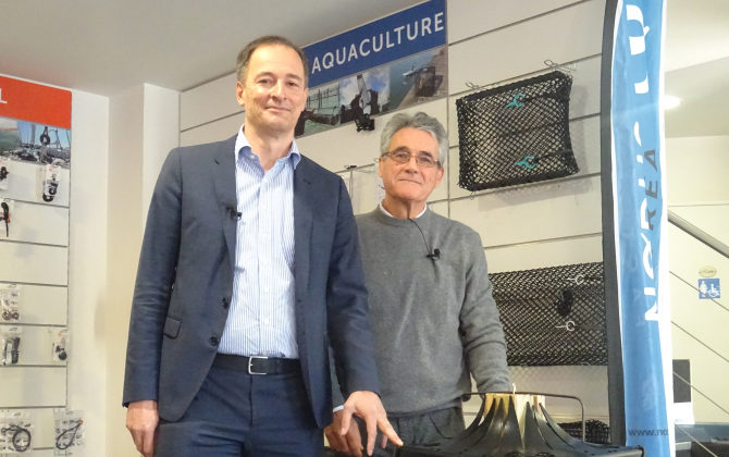 Christophe Grelier, directeur du Crédit Agricole du Morbihan et Yves Laurant, président de Nodus Factory se félicite d’un partenariat qui doit faire émerger une filière de recyclage pour la profession conchylicole.