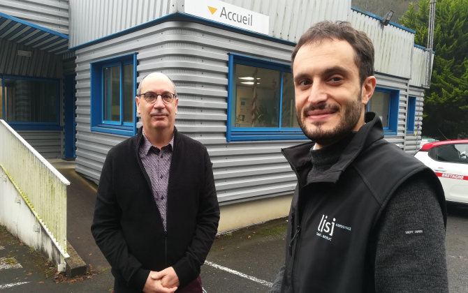 Jean-François Lossois, responsable des ressources humaines, et Pierre-Emmanuel Kohler, directeur de l’usine Blanc Aéro Technologies à Plérin.