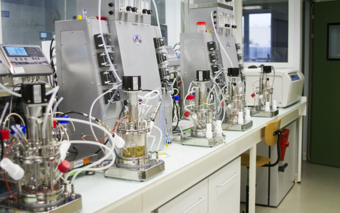 Carbios détient une unité test de sa technologie de biorecyclage de plastique PET à Saint-Beauzire, près de Clermont-Ferrand.