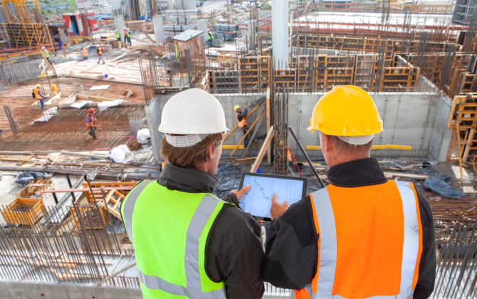 La construction est le secteur d’activité qui paie le plus rapidement ses fournisseurs en France.