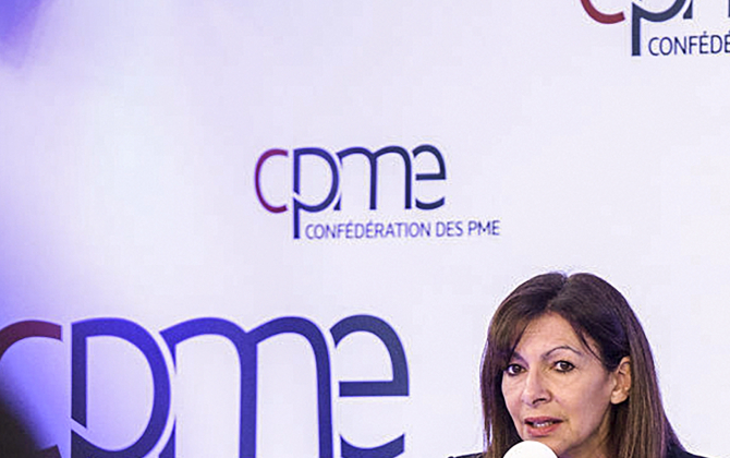 Président de la CPME, François Asselin accueille Anne Hidalgo, venue présenter son programme économique aux adhérents de l’organisation patronale.