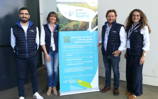 L’équipe de la Sem Énergie Mayenne, aux côtés de Christophe Lemarié (à droite), travaille à développer les projets d’énergies renouvelables auprès des collectivités et des entreprises.
