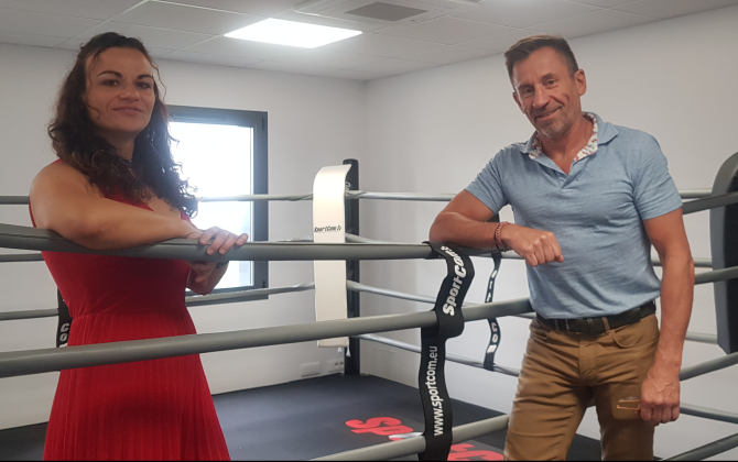 Veneta Georgieva, responsable des ventes et Jean-René Savary, dirigeant de SportCom, spécialisé dans les sports de combat et arts martiaux.
