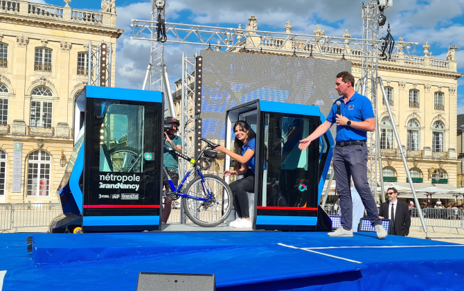 Les nouvelles capsules Urbanloop ont été conçues pour accueillir un cycliste et son vélo.