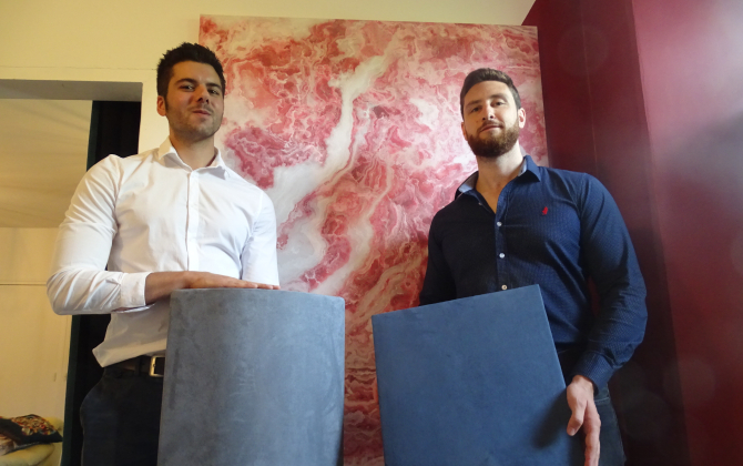 Dany Gaborieau et Thibault Mercier, associés de PYT Audio, start-up vendéenne concevant et produisant des panneaux de confort acoustique.