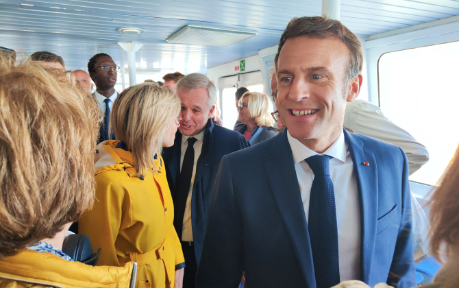 Emmanuel Macron, en visite sur le parc éolien en mer de Saint-Nazaire.
