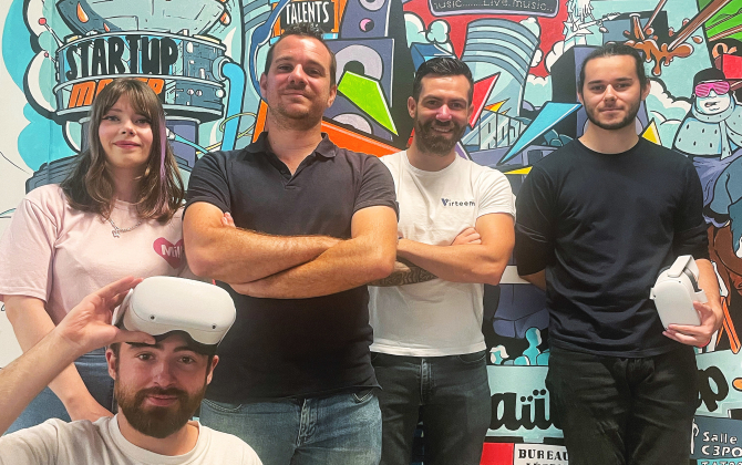Kevin Soler (debout en blanc), a fondé Virteem il y a dix ans et vient d’acquérir Virtualyz, à Angers, ici avec ses salariés.