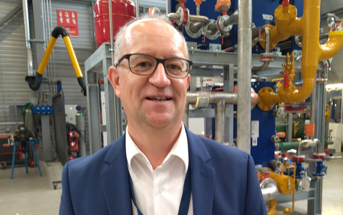 Pierrick Lucas, directeur du site Axima Réfrigération de Montauban-de-Bretagne, dirige une équipe de 80 salariés et 20 intérimaires, qui fabriquent des systèmes de réfrigération pour l’industrie.