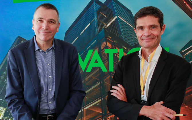 Daniel Gheno, senior VP chez Schneider Electric en charge de l’innovation et des technologies, et Sébastien Dauvé, directeur du CEA-Leti.
