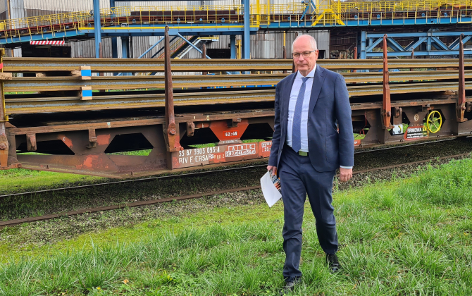 Le président de Saarstahl Rail, Klaus Richter, se pose en industriel bien décidé à convaincre les acteurs du ferroviaire en Europe d’acheter son "rail vert".