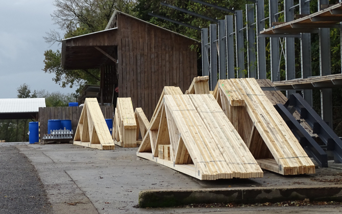 Snoci est spécialiste de la charpente bois et des murs à ossature bois. Depuis 2012, l’entreprise s’est tournée vers le photovoltaïque.