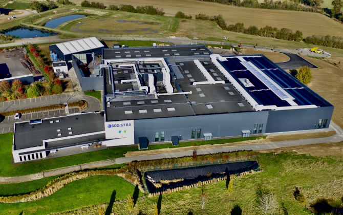 Sodistra a installé 1 600 m2 de panneaux photovoltaïques sur son usine de Château-Gontier.