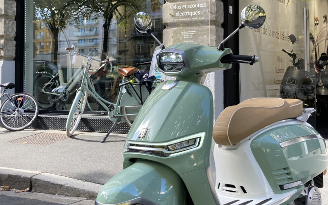 Un scooter électrique conçu, fabriqué et assemblé par Oxygo. La marque bretonne compte 14 modèles sur le marché.