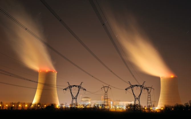 À travers l’Arenh, la loi oblige EDF à vendre à prix cassé de l’électricité d’origine nucléaire. La baisse de son plafond en 2023 inquiète au plus haut point les industriels.