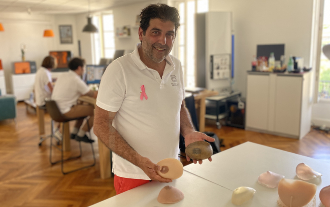 Le niçois Julien Montenero crée des prothèses mammaires externes sur-mesure.