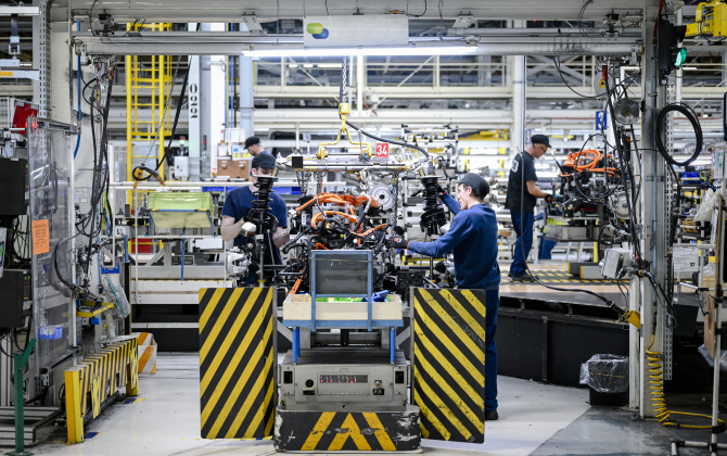 Selon une étude de l’Association européenne des fournisseurs automobiles, la généralisation des voitures électriques pourrait faire perdre 275 000 emplois d’ici 2040 à l’industrie européenne.