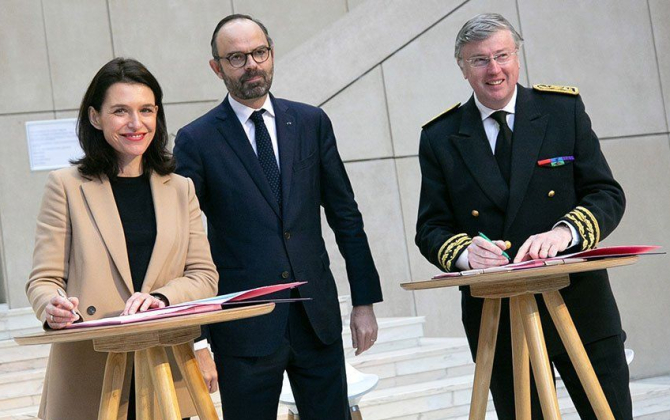 Christelle Morançais au moment de la signature du contrat d'avenir en présence de l'ancien Premier ministre Edouard Philippe.