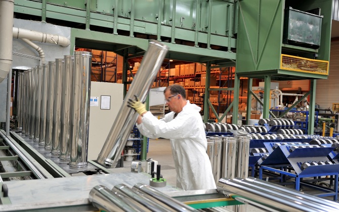 Sphering Group, dont la filiale française est établie à Noyal-Châtillon-sur-Seiche, est spécialisé dans la fabrication et la distribution de conduits de cheminée.