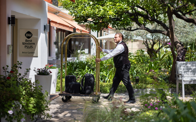 Summer Hotels compte une dizaine de trois et quatre étoiles répartis à Nice, Menton et Cannes.