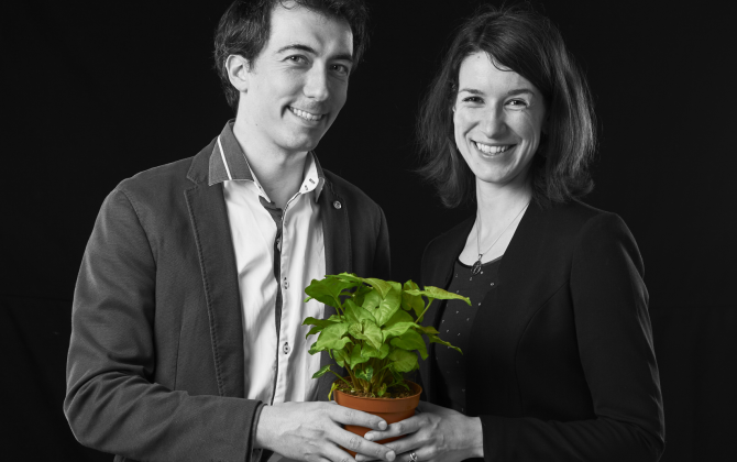 Rose-Marie et Ghislain Auclair lèvent plus de 200 000 euros de fonds pour avancer vers le prototypage d'une plante biolumiescente.