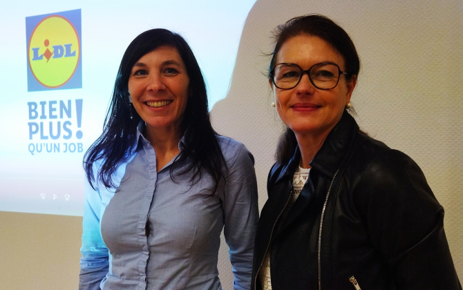 Au sein du siège administratif de Lidl, Aliette Rosant (à gauche) et Claudine Metz travaillent à la politique d’inclusion dans le recrutement.