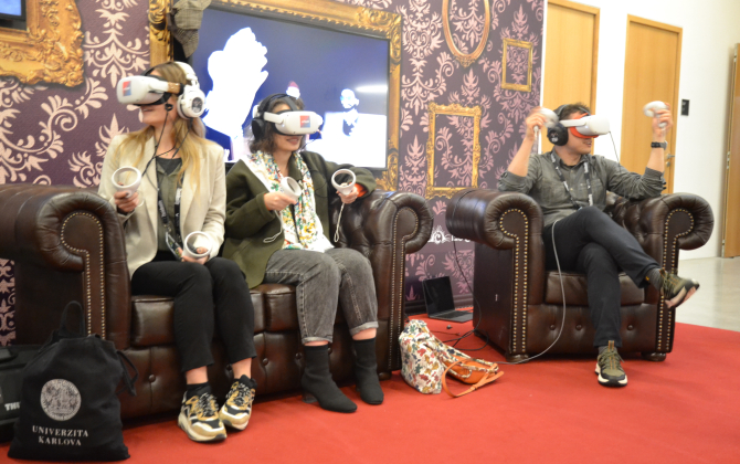 Laval Virtual propose les innovations de la réalité virtuelle pouvant intéresser le grand public, comme les professionnels.
