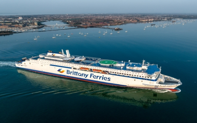 Le Salamanca, premier navire GNL (gaz naturel liquéfié) de Brittany Ferries, a rejoint la flotte en mars 2022. Il s’agit du deuxième navire d’une série de cinq nouveaux navires qui rejoindront la compagnie d’ici à 2025.