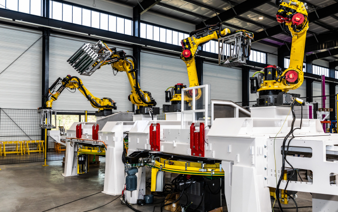L’usine Fives Syleps de Martillac est spécialisée notamment dans la mise au point de lignes robotisées.