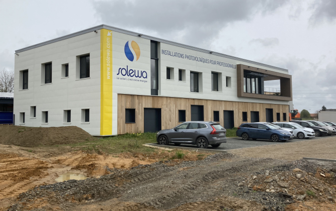 À côté du bâtiment occupé depuis août 2022 par Solewa, la société Solenvi construit actuellement un espace de coworking, La Cabane, dédié aux entreprises qui travaillent dans la construction durable.