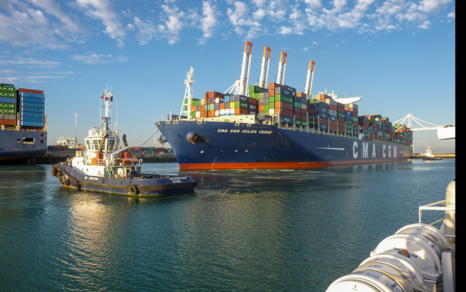 Avec la 5G, le port du Havre veut créer "un plan d’eau connecté". Ce qui doit notamment permettre de développer des systèmes d’assistance vidéo pour faciliter le remorquage des navires.