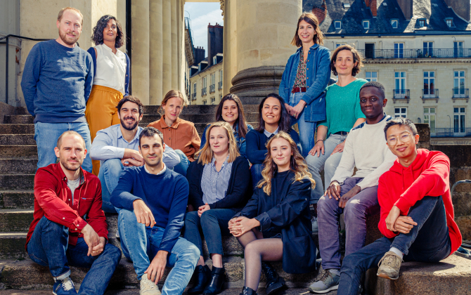 Berny, start-up nantaise fondée par Claire Nijdam (au milieu en chemise orange) et Olivier de Kerimel (en bas à gauche) en 2020, compte aujourd’hui 14 collaborateurs.
