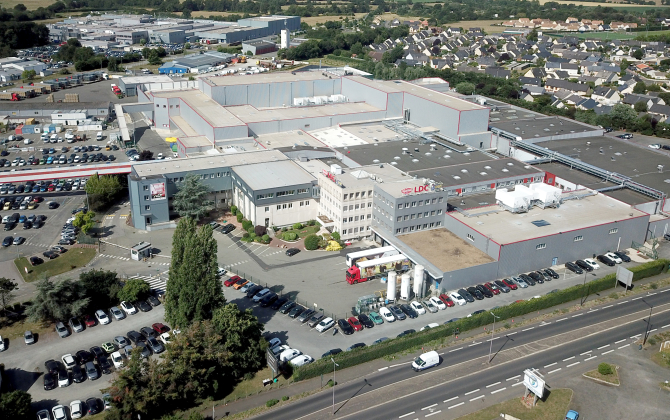Depuis son siège de Sablé-sur-Sarthe, LDC continue sa croissance.