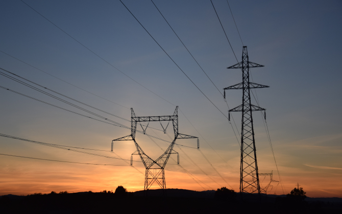 En 2023, comme en 2022, l’État appliquera son "bouclier tarifaire" sur les prix de l’électricité aux TPE et maintiendra une aide aux entreprises les plus énergivores. Sans aller plus loin.