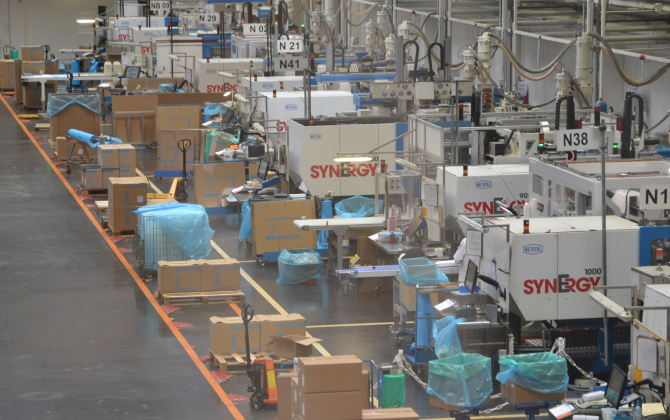 Europlastiques produit 300 millions d’emballages chaque année, avec 47 presses.