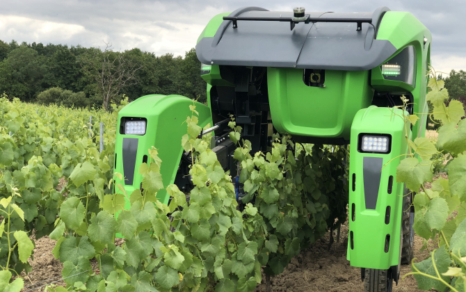 Le Groupe Perret, acteur historique du végétal agricole, se diversifie dans les nouvelles technologies, à l'image du tracteur autonome conçu par le nantais Sitia.