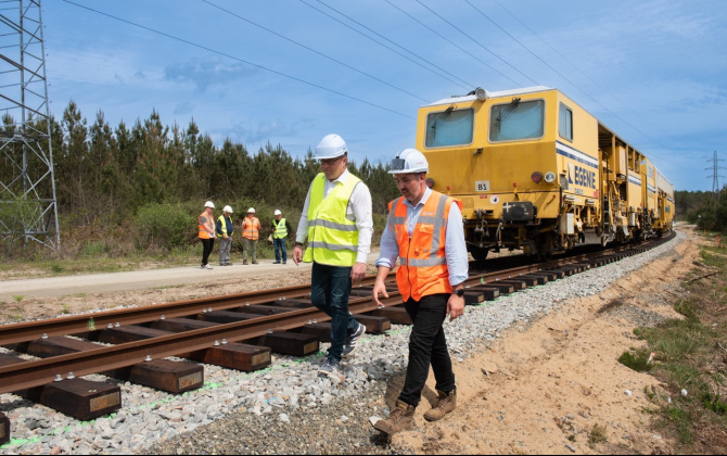 Le chantier de la ligne ferroviaire Laluque-Tartas mobilise 20 bureaux d’études et plus de 15 entreprises de travaux.