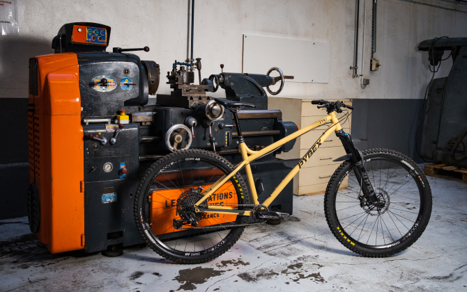 Le fabricant Pybex, basé à Tarbes (Hautes-Pyrénées), se singularise en offrant au client la possibilité de configurer son vélo en ligne.