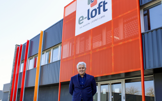 Le groupe Pincemin, codirigé par Philippe Roué (sur la photo) et Édouard Lefébure, déploie depuis 2012 un concept de maisons en bois modulaires : e-loft.