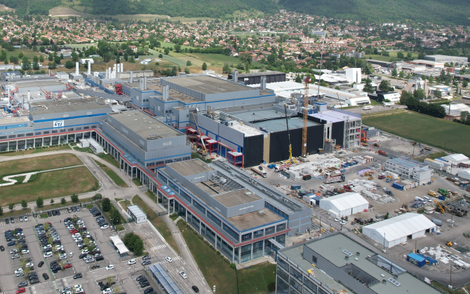 Le site STMicroelectronics à Crolles va s’étendre avec une nouvelle usine dédiée à la production de semi-conducteurs 300 mm.