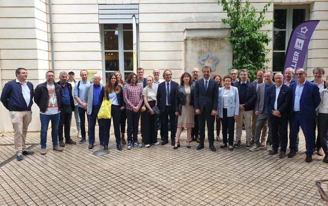 Les porteurs des 8 projets lauréats de La Grande Fabrique de l’Image, réunis par le maire de Montpellier, Michaël Delafosse, et ses partenaires institutionnels.