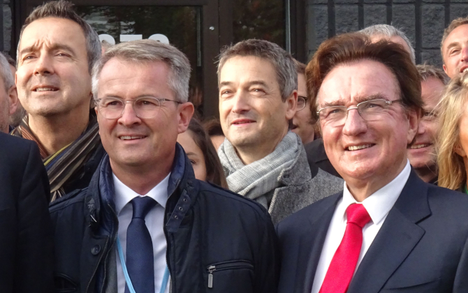 Louis Le Duff (PDG de Le Duff, à droite) au côté d’Hervé Kermarrec (Medef Bretagne), lors des 35 ans de l’usine Bridor de Montréal.