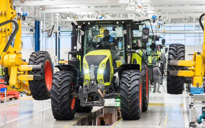 Au Mans, le constructeur de tracteurs Claas, qui emploie 650 personnes, ouvre ses portes fin octobre comme 264 autres entreprises de la région.