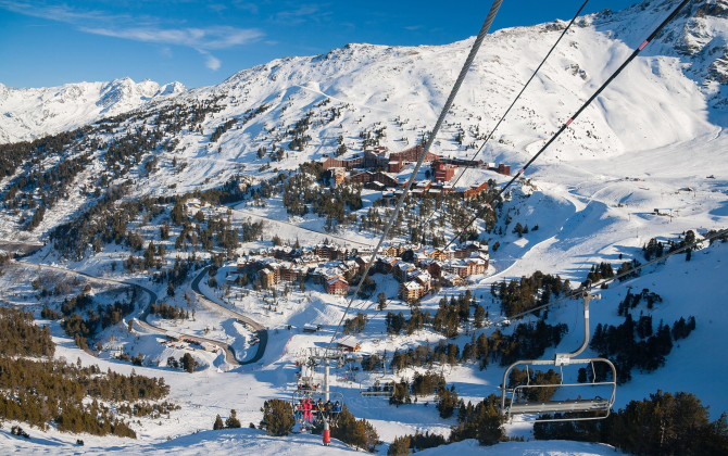 Les Arcs en Savoie, un des douze domaines skiables propriété du groupe la Compagnie des Alpes.