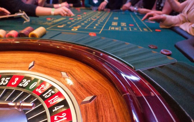 Près de 200 communes accueillent un casino en France.