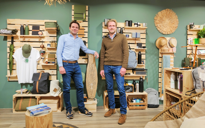 Quentin et Martin D’Hermies, co-dirigeants de la PME familiale Génicado, experte des objets publicitaires, est implantée près de Nantes.