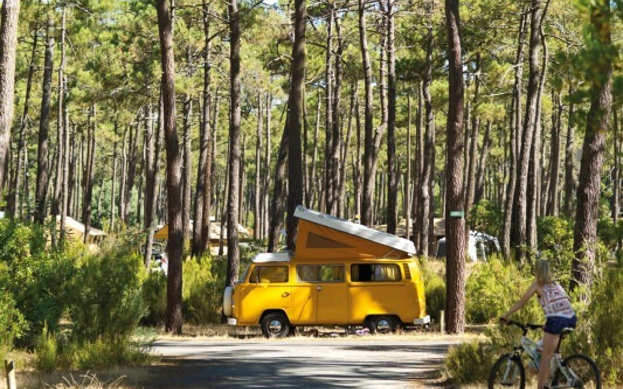 Huttopia accélére sa plateforme dédiée aux lieux pour le bivouac