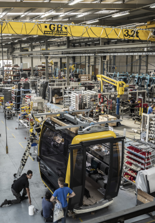 À l'image du site de Sigma Cabins, Poma détient plus de 225 000 m² d’outils industriels en Rhône-Alpes