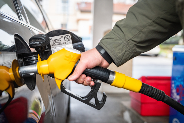 Le projet de loi sur le pouvoir d’achat devrait ouvrir la "prime transport" à davantage de salariés, afin de compenser l’envolée des prix du carburant pour leurs trajets domicile-travail.