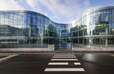Après deux ans de travaux, le nouvel immeuble de la Matmut offre 17.500 m2 de bureaux et une performance énergétique labellisée Passivhauss.