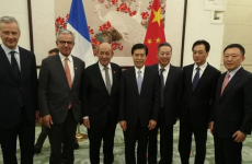 Frank Bellion, président de la CCI métropolitaine Bretagne ouest (2e à partir de la gauche), entouré des ministres français et chinois et de WANG Duanrui, chairman du Weidong Group.